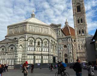 a picture of duomo florence
